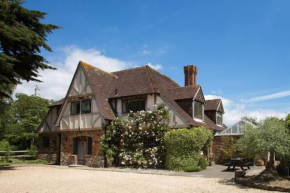 Oldfield house, walking distance of pub & sea